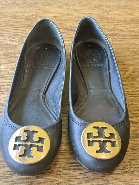 Tory Burch Shoes - Tory Burch Black Leather Reva Ballet Flats Gold Logo Travel Shoes 6